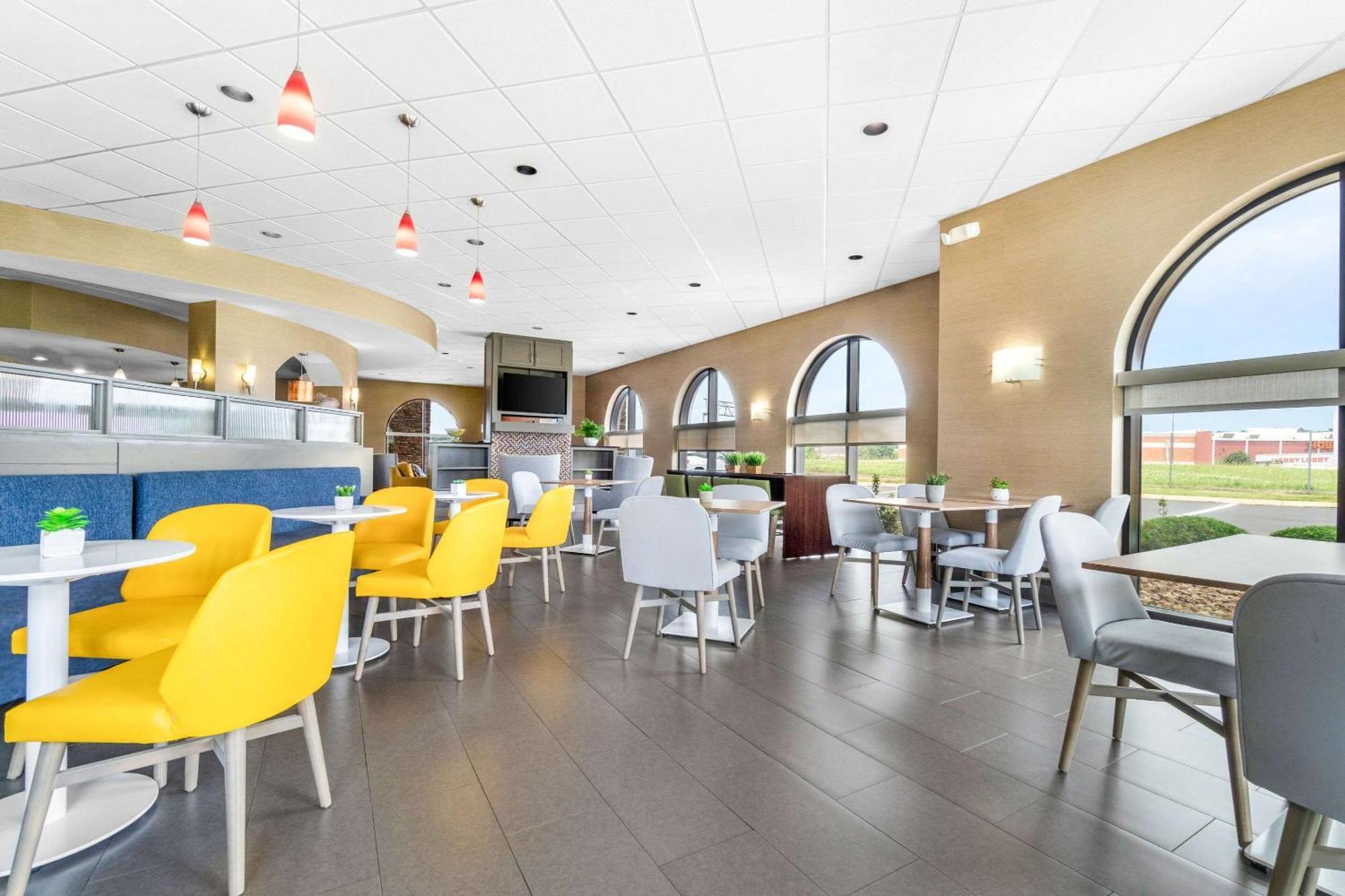 Comfort I-40 Hotel