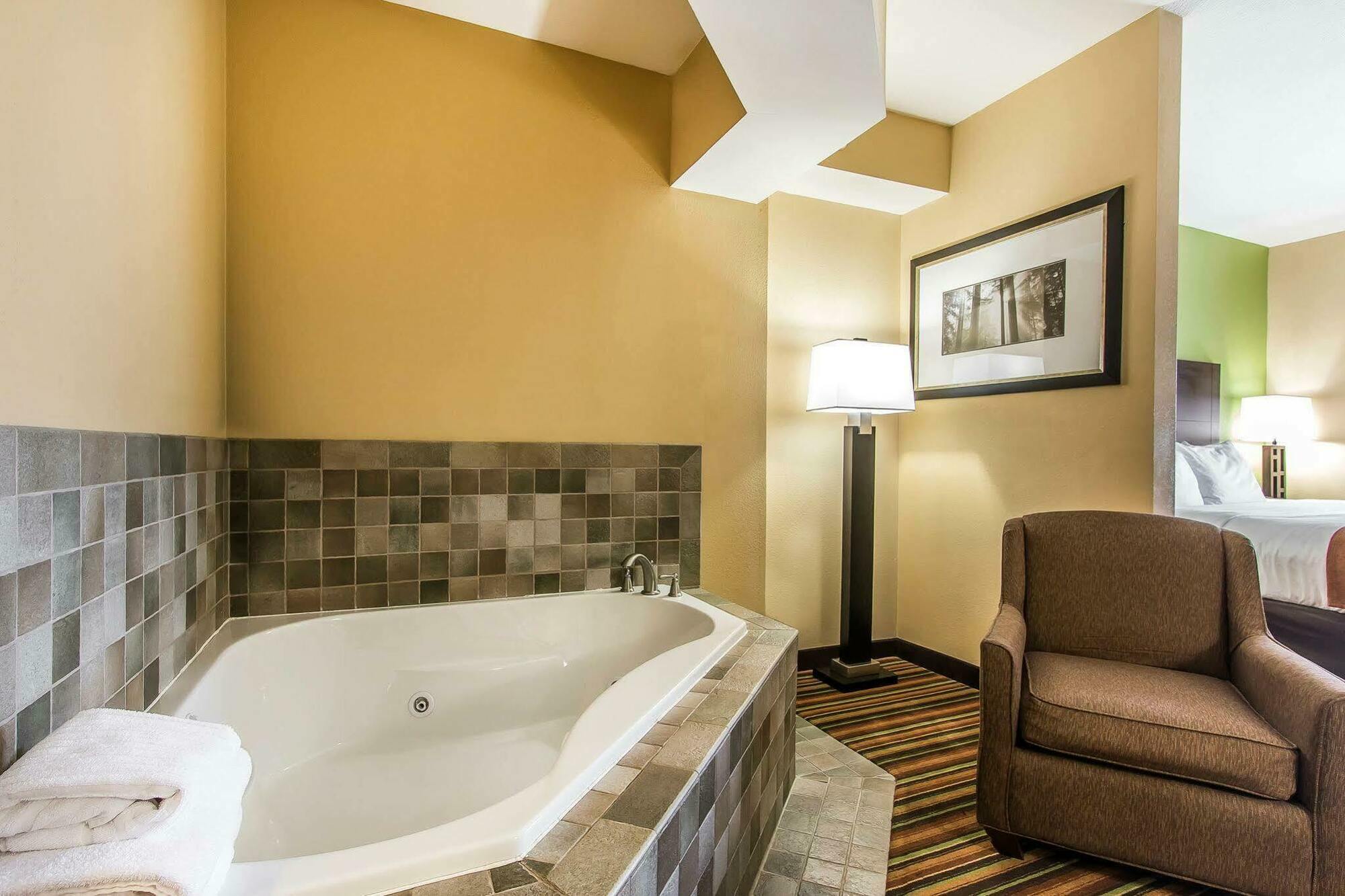 Comfort I-40 Hotel